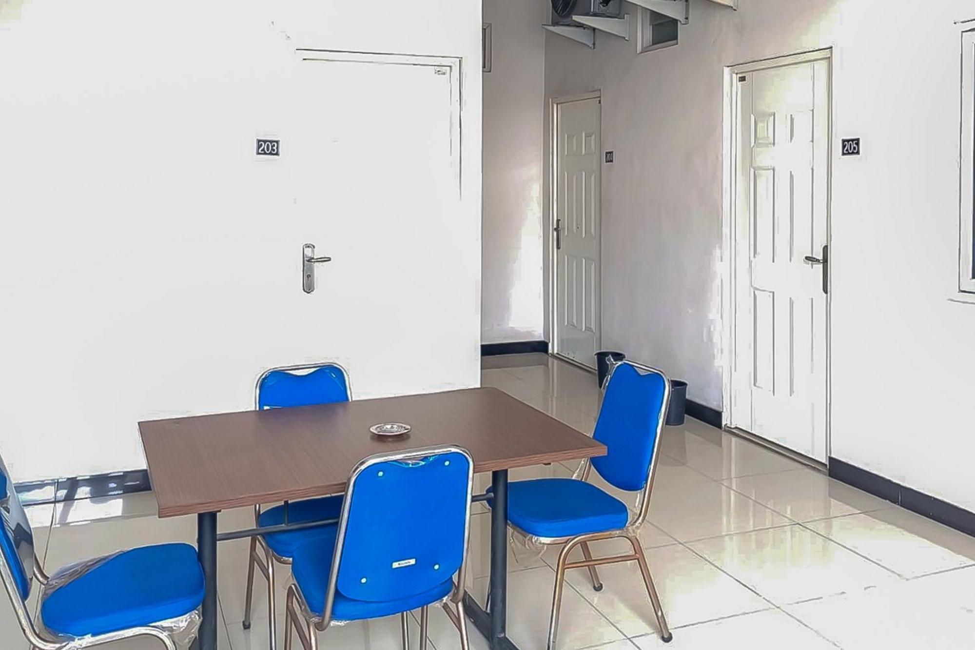 Waringin Guest House Tegal Mitra Reddoorz Exterior foto